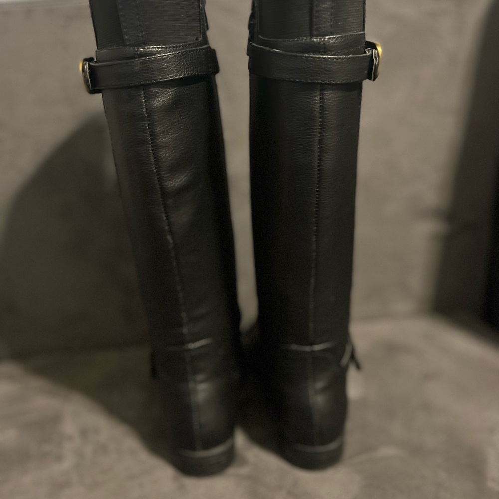 Black Jeana, smooth calf high boot. In very good condition.